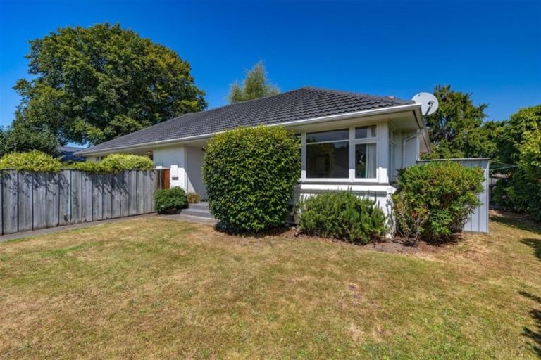Photo of property in 2/116 Holly Road, St Albans, Christchurch, 8014