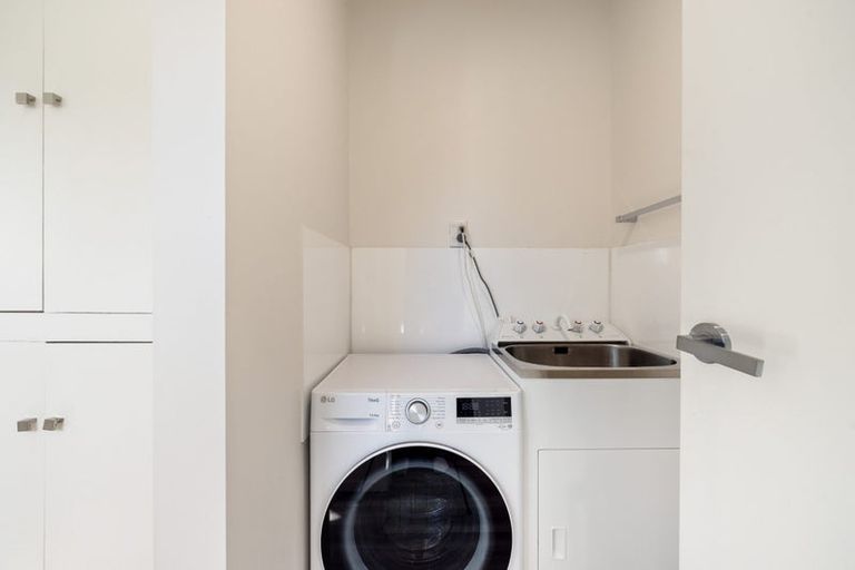 Photo of property in 33 Stoneyhurst Street, St Albans, Christchurch, 8014