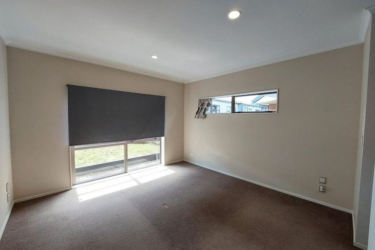 Photo of property in 16h Lincoln Road, Henderson, Auckland, 0610
