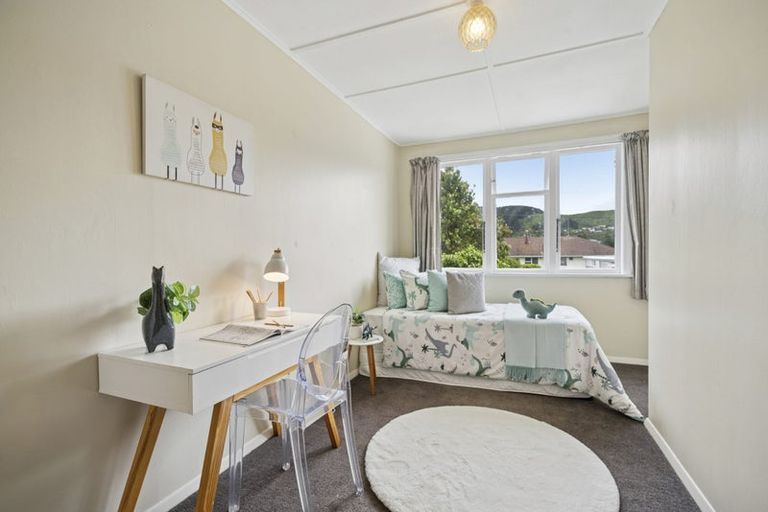 Photo of property in 83 Taylor Terrace, Tawa, Wellington, 5028