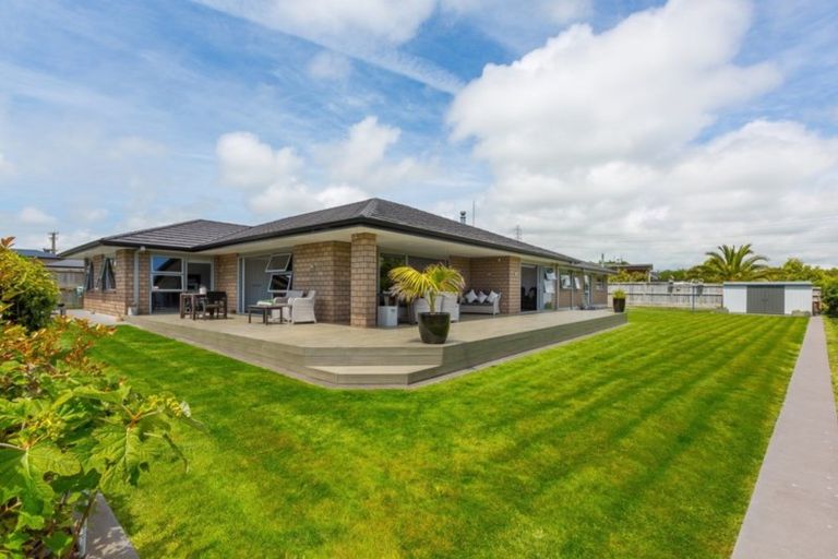 Photo of property in 11 Settlers Close, Whalers Gate, New Plymouth, 4310