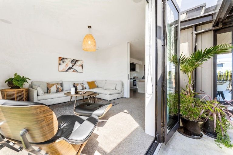 Photo of property in 2 Patiki Place, Omaha, 0986