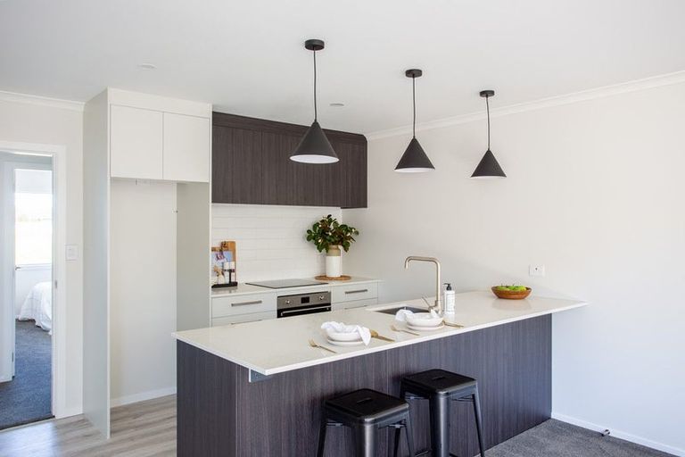 Photo of property in 10 Van Baarle Close, Carterton, 5713