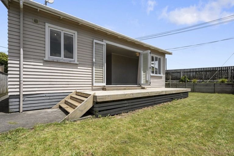 Photo of property in 8a Chard Street, Westown, New Plymouth, 4310