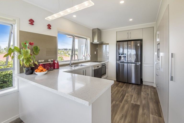 Photo of property in 31 Sealy Road, Torbay, Auckland, 0630