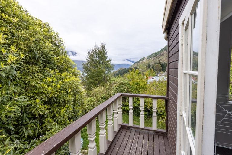Photo of property in 10 Arawata Terrace, Fernhill, Queenstown, 9300