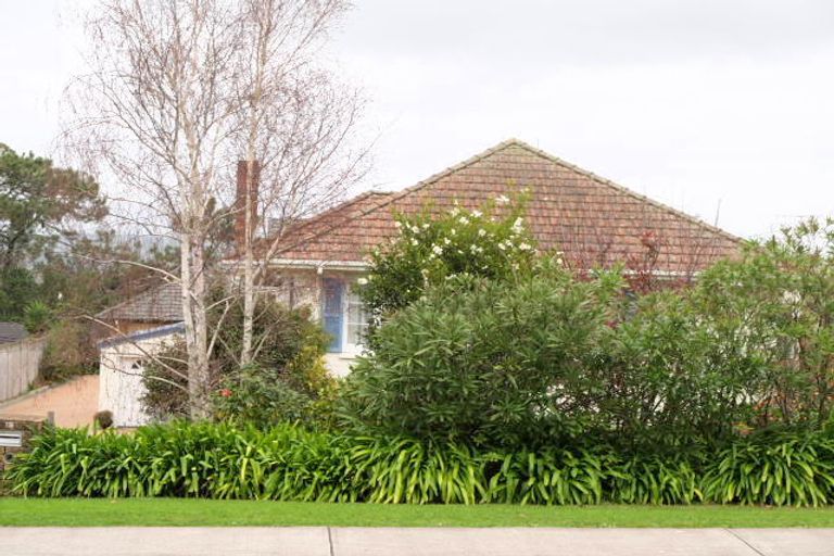 Photo of property in 15a Cockle Bay Road, Cockle Bay, Auckland, 2014