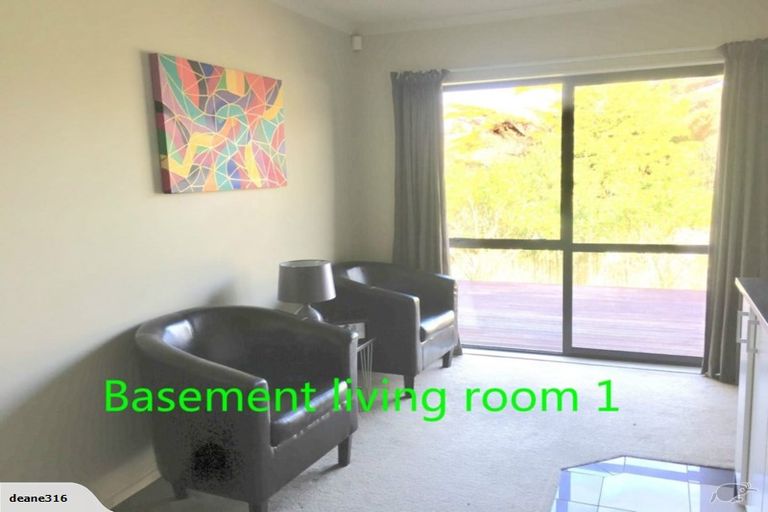Photo of property in 11 Catlins Place, Fairview Heights, Auckland, 0632