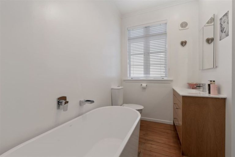 Photo of property in 1/12a Church Street, Devonport, Auckland, 0624