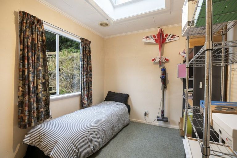 Photo of property in 165 Miromiro Road, Normandale, Lower Hutt, 5010