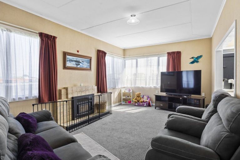 Photo of property in 15 Tasman Street, Opunake, 4616