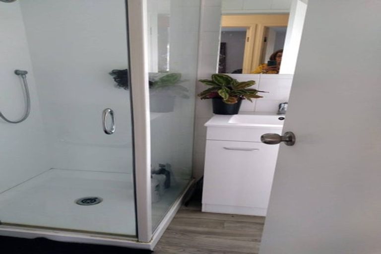 Photo of property in 10 Sabana Place, Unsworth Heights, Auckland, 0632