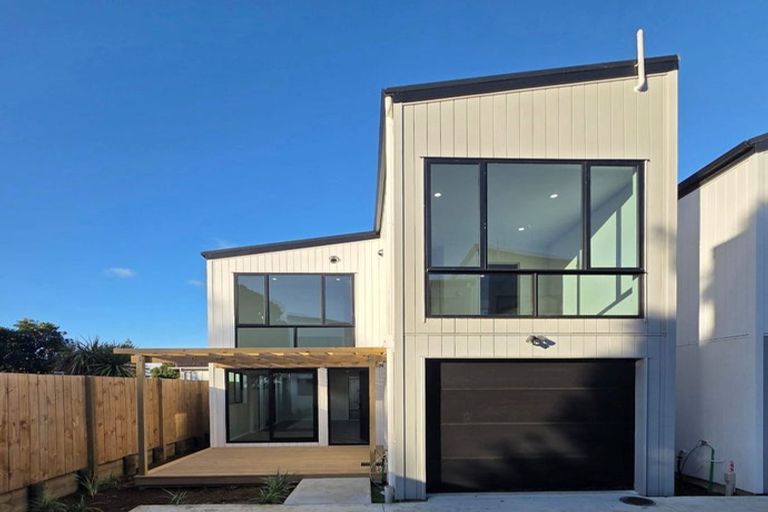 Photo of property in 408 Roscommon Road, Clendon Park, Auckland, 2103