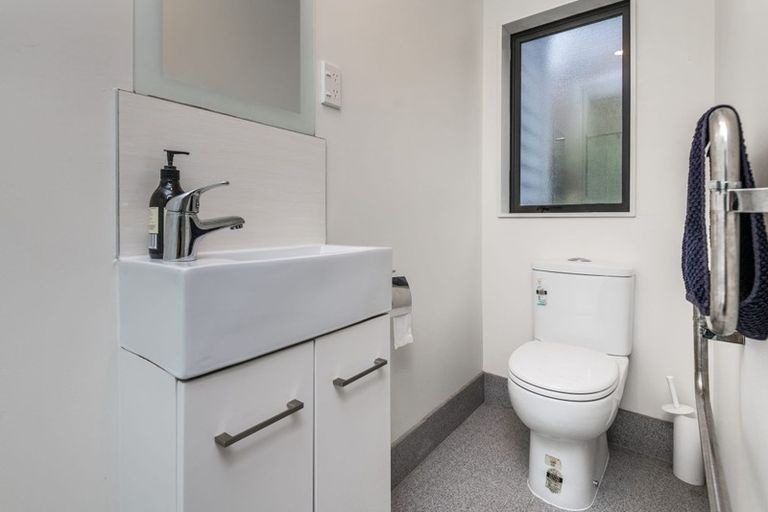 Photo of property in 11 Gordon Place, Newtown, Wellington, 6021