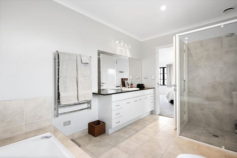 Photo of property in 27 Nielsen Gardens, Rototuna, Hamilton, 3210