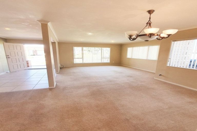 Photo of property in 16 Shankill Place, East Tamaki, Auckland, 2013