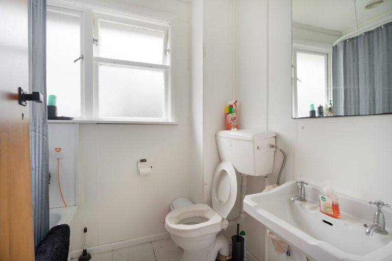 Photo of property in 24 Derby Place, Cannons Creek, Porirua, 5024