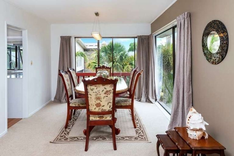 Photo of property in 32 Venus Place, Half Moon Bay, Auckland, 2012