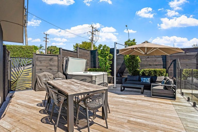 Photo of property in 300 Whangaparaoa Road, Stanmore Bay, Whangaparaoa, 0932