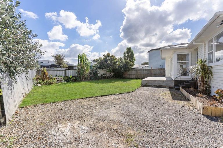 Photo of property in 16 Romney Place, Manurewa, Auckland, 2102