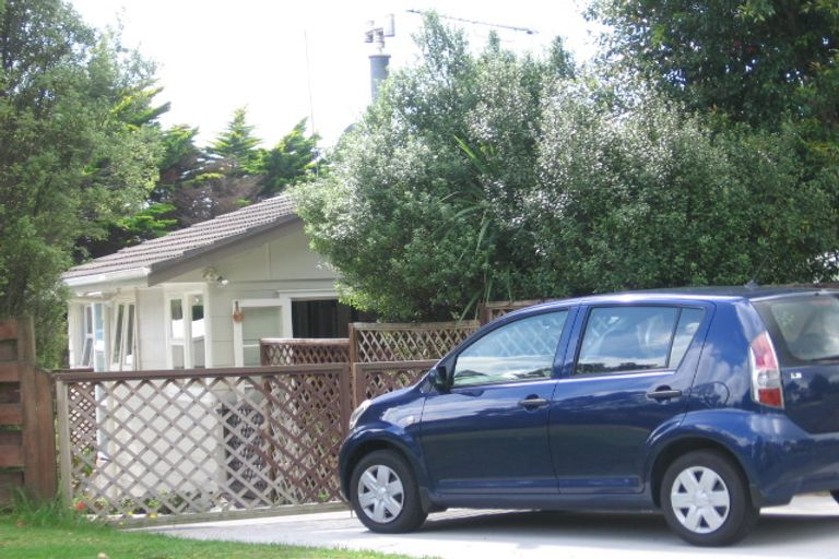 Photo of property in 17 The Grove, Titirangi, Auckland, 0604