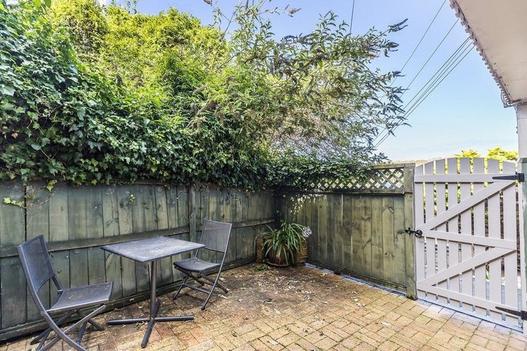 Photo of property in 5b Acheron Road, Paremata, Porirua, 5026