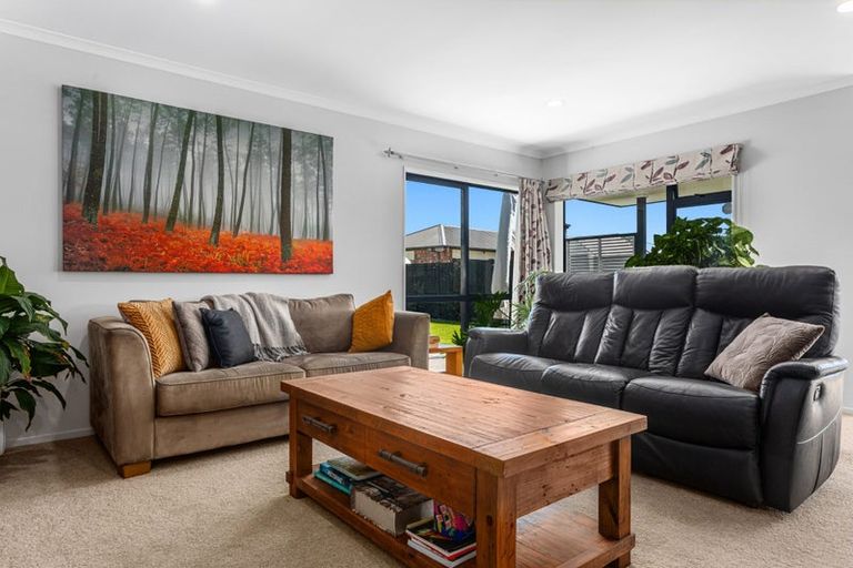 Photo of property in 21 Edgewater Grove, Whakatane, 3120