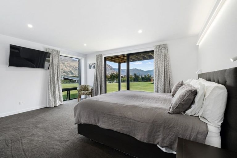Photo of property in 314 Beacon Point Road, Wanaka, 9305