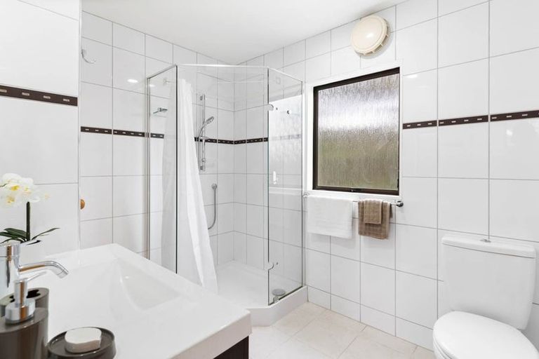 Photo of property in 10 Corokia Place, Totara Heights, Auckland, 2105