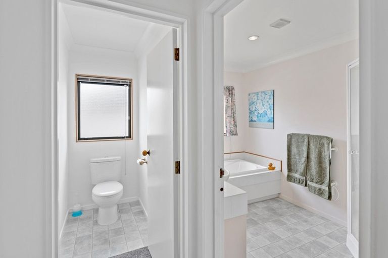 Photo of property in 30 Cranbrook Grove, Waikanae, 5036