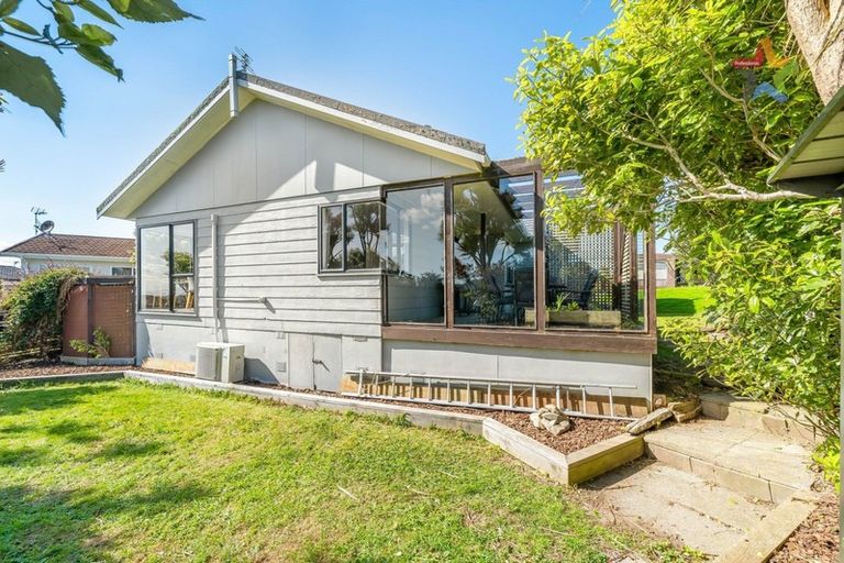 Photo of property in 21 Jasmine Grove, Maungaraki, Lower Hutt, 5010