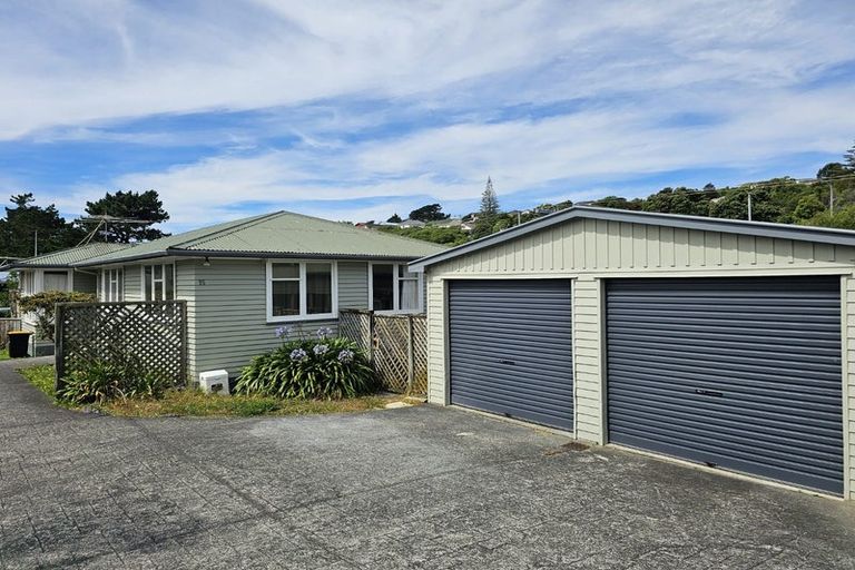 Photo of property in 15 Tawa Street, Tawa, Wellington, 5028