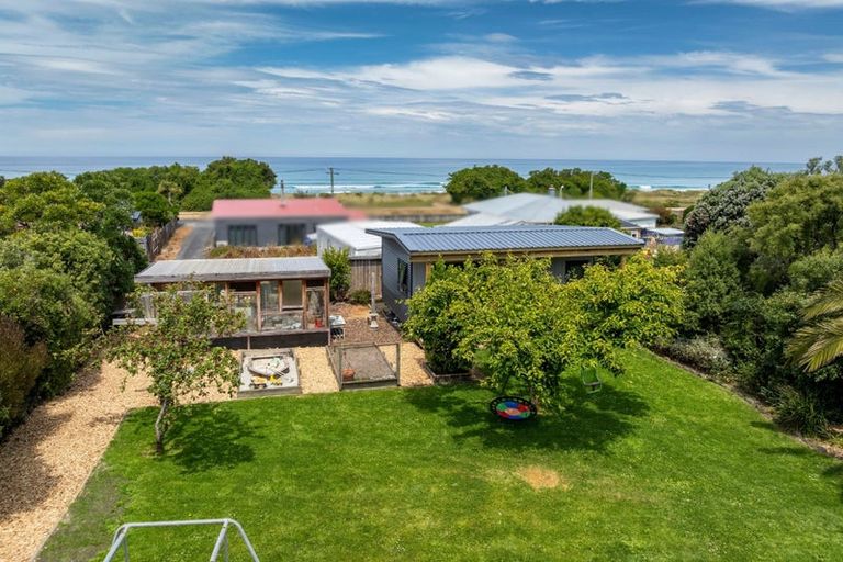 Photo of property in 24 Queen Street, Brighton, Dunedin, 9035