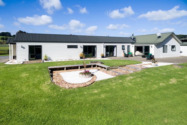 Photo of property in 110 Farmpark Road, Waiuku, 2681