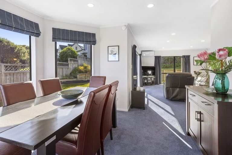 Photo of property in 9 Kilkelly Close, Tawa, Wellington, 5028