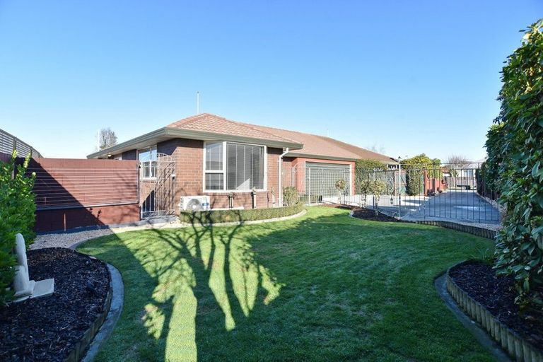 Photo of property in 2/19 Mulberry Place, Redwood, Christchurch, 8051