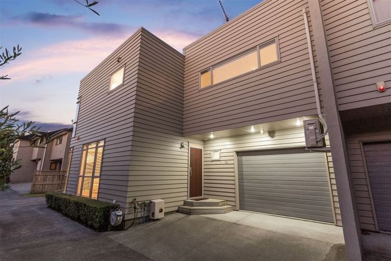 Photo of property in 1/6b Wolsley Avenue, Milford, Auckland, 0620