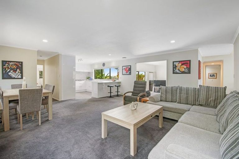 Photo of property in 10 Jacanas Place, Unsworth Heights, Auckland, 0632