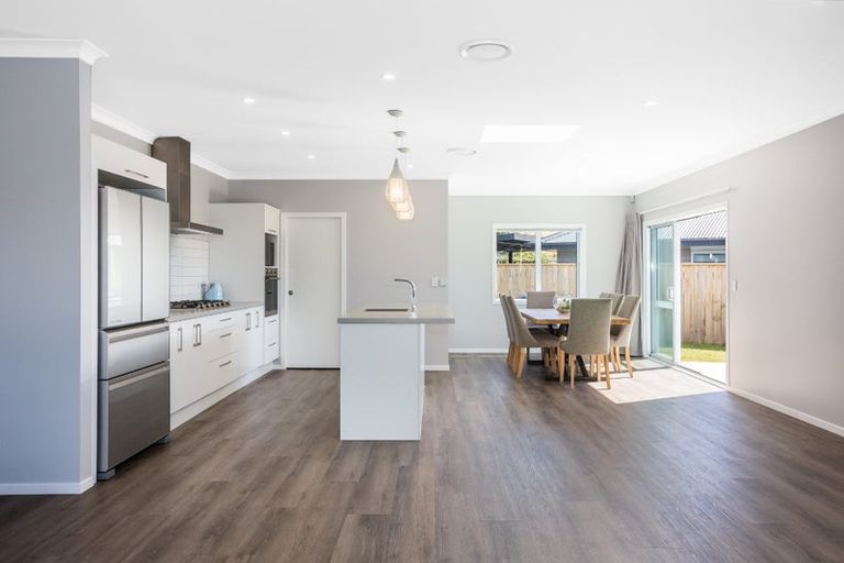 Photo of property in 65 Queen Charlotte Drive, Aotea, Porirua, 5024