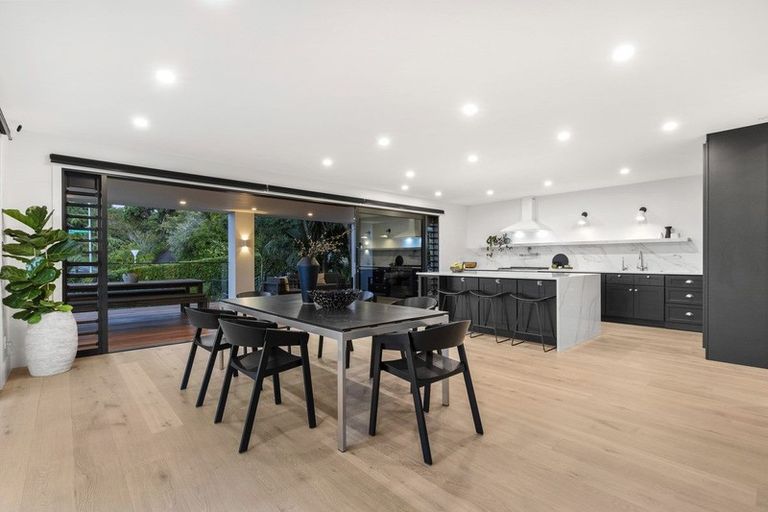 Photo of property in 16 Island View Terrace, Cockle Bay, Auckland, 2014