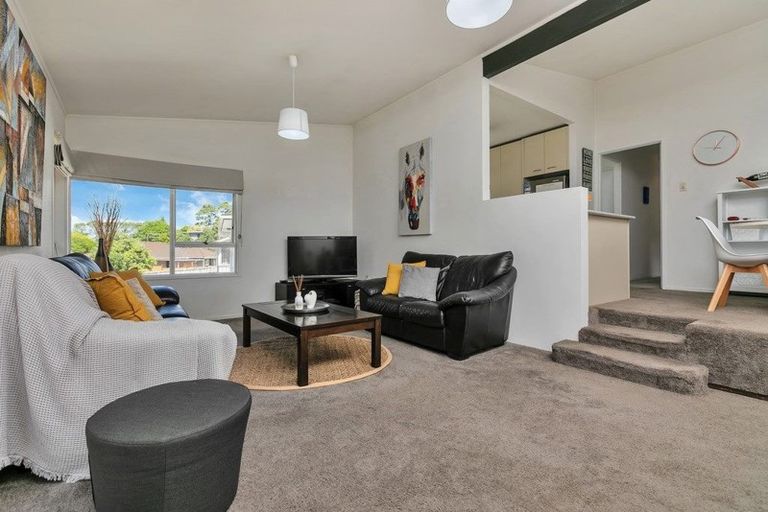Photo of property in 10 Regency Place, Sunnynook, Auckland, 0632