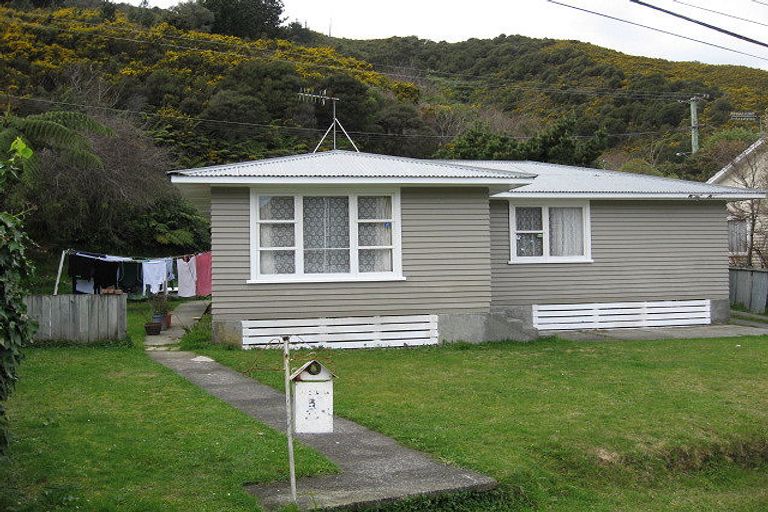 Photo of property in 3 Parenga Street, Wainuiomata, Lower Hutt, 5014