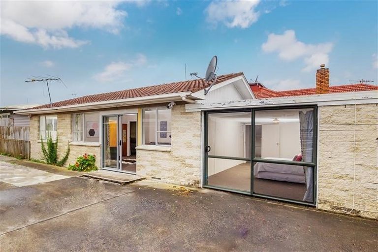 Photo of property in 2/3 Martin Road, Manurewa, Auckland, 2102