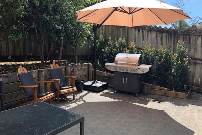 Photo of property in 3/27 Luplau Crescent, Cockle Bay, Auckland, 2014