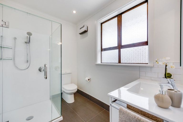 Photo of property in 65 Kiwi Esplanade, Mangere Bridge, Auckland, 2022