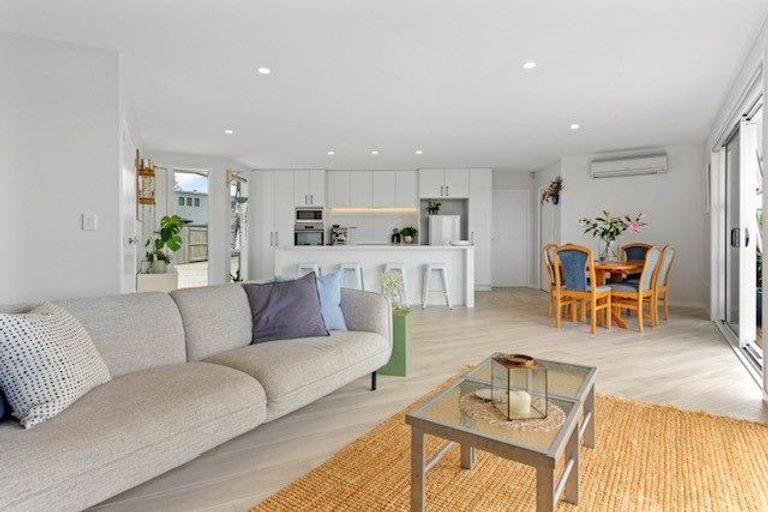 Photo of property in 18 Westhill Lane, Papamoa Beach, Papamoa, 3118