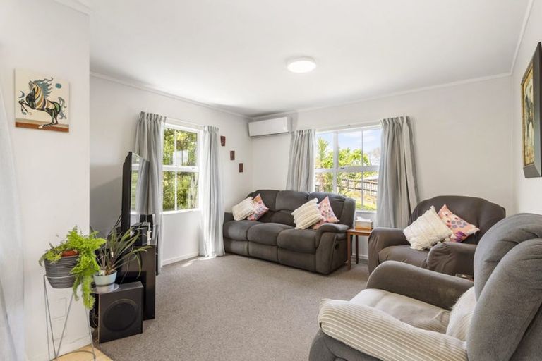 Photo of property in 2/19 Salem Place, Torbay, Auckland, 0630