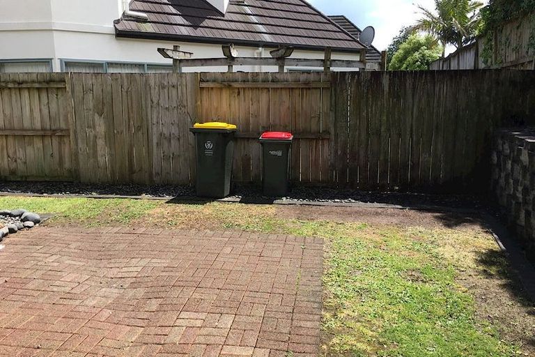 Photo of property in 19h Claremont Way, East Tamaki Heights, Auckland, 2016