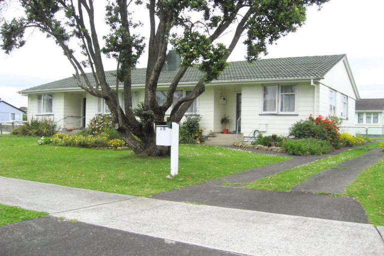 Photo of property in 2 Corsair Crescent, Mangere, Auckland, 2022