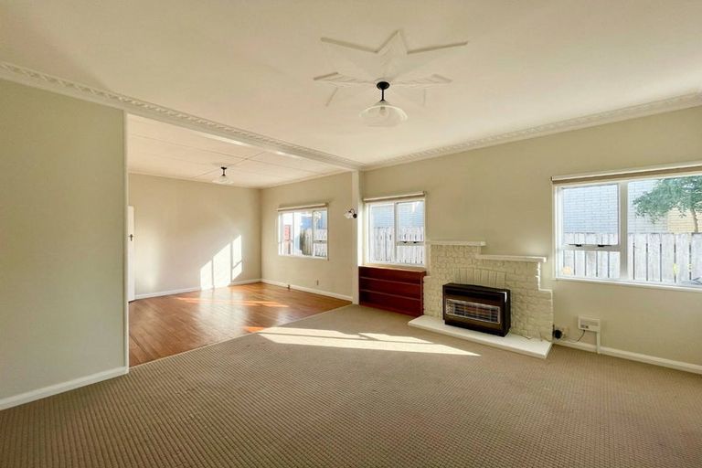 Photo of property in 26 Paynters Avenue, Strandon, New Plymouth, 4312